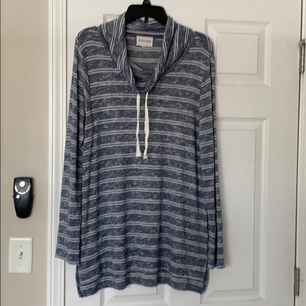 Lidy Cowl Neck Hi - Low Knit Top
XL | Blue